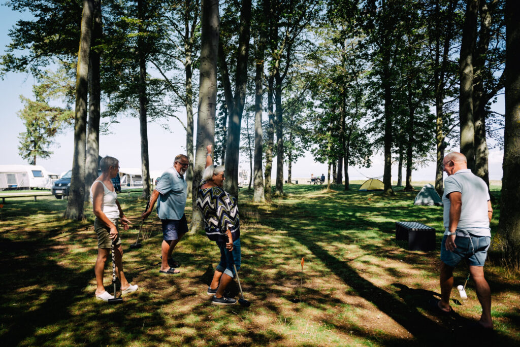 Folk hygger sig med Krolf Nyborg Strandcamping